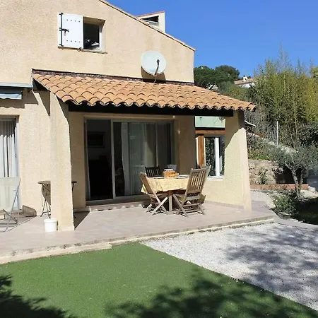 Holiday home Petite Dans Copropriete Avec Piscine Et Vue Mer.