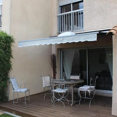 Holiday home Petite Dans Copropriete Avec Piscine Et Vue Mer. *