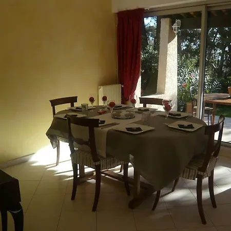 Holiday home Petite Dans Copropriete Avec Piscine Et Vue Mer. *