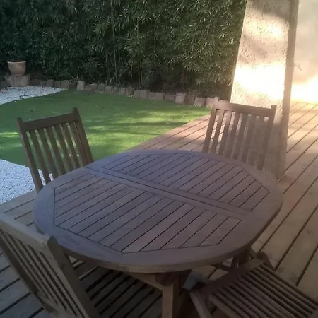 Petite Dans Copropriete Avec Piscine Et Vue Mer. Holiday home *
