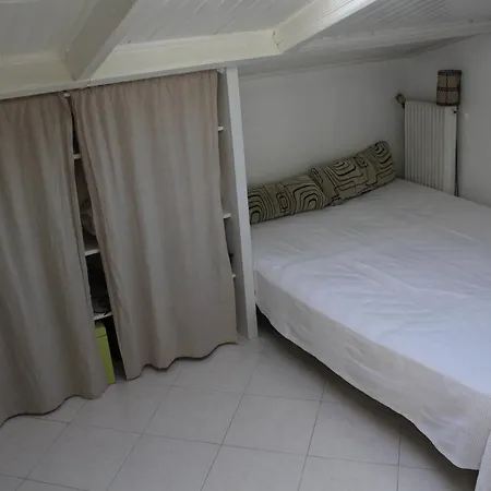 Holiday home Petite Dans Copropriete Avec Piscine Et Vue Mer.